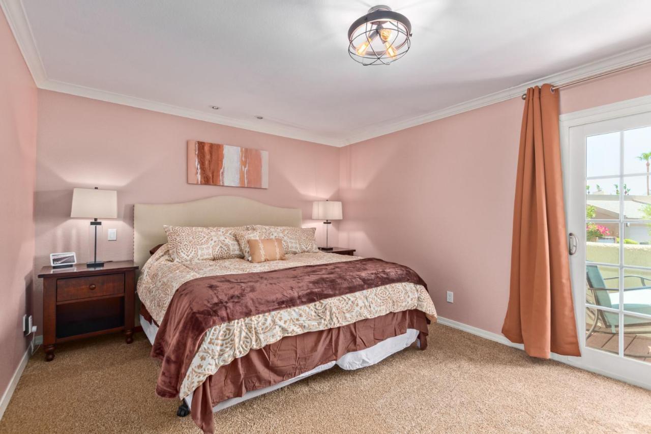 Style Living In Phoenix's Exclusive Gated Community! Holiday home