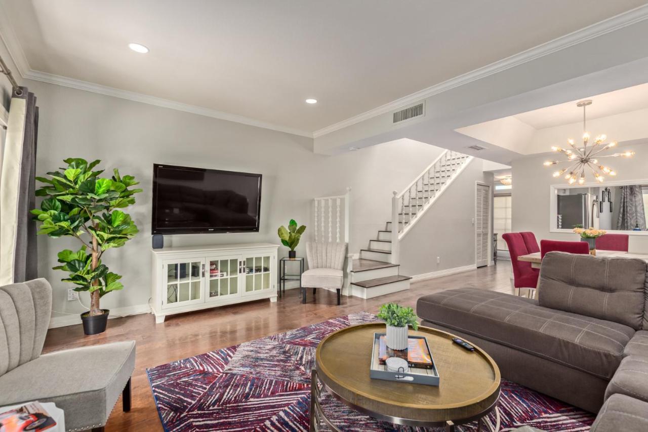 Style Living In Phoenix's Exclusive Gated Community! Holiday home *