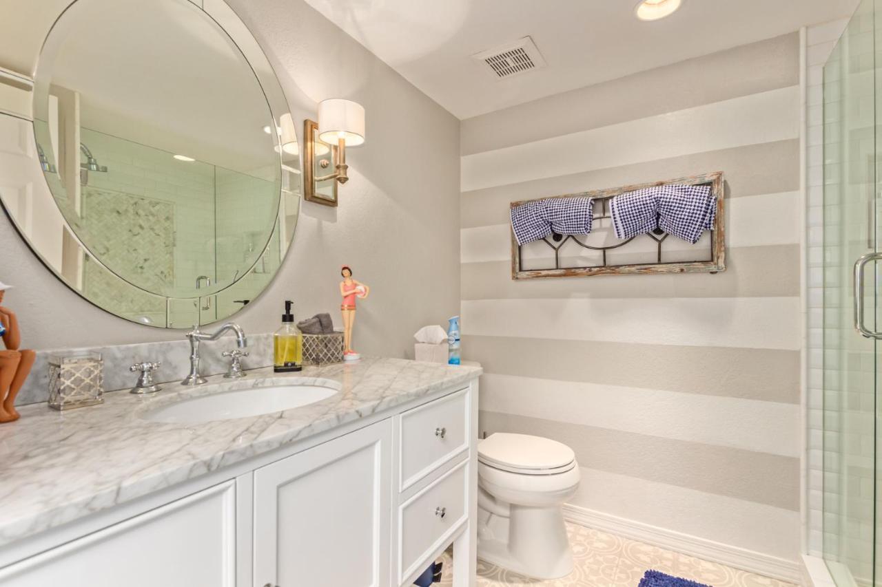 Holiday home Style Living In Phoenix's Exclusive Gated Community! Phoenix