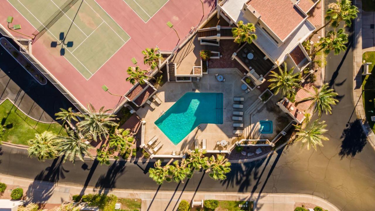 Style Living In Phoenix's Exclusive Gated Community! Holiday home