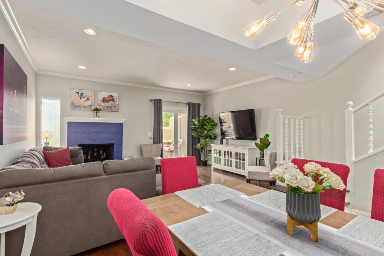 Style Living In Phoenix's Exclusive Gated Community! Phoenix