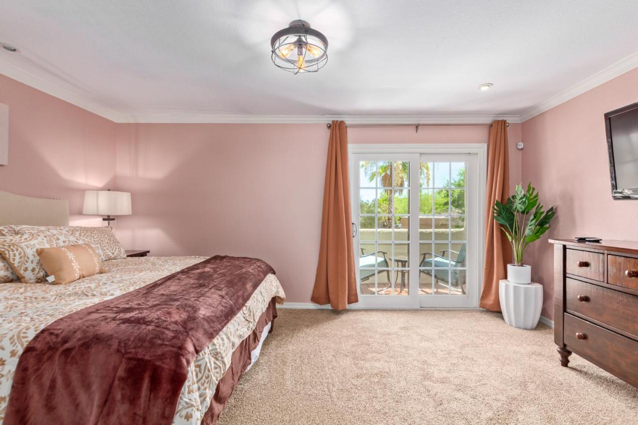 Holiday home Style Living In Phoenix's Exclusive Gated Community! Phoenix