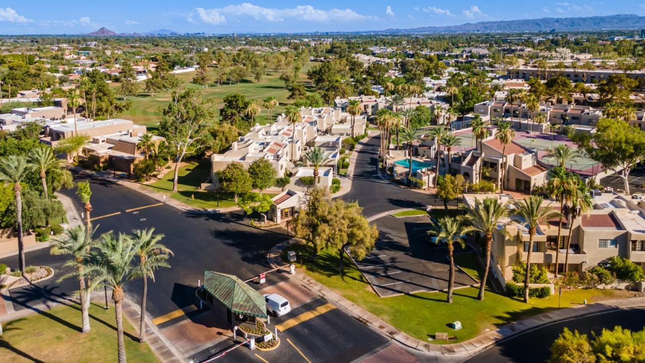 Style Living In Phoenix's Exclusive Gated Community! Holiday home *